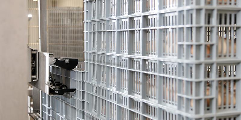 Hatcher basket stacker